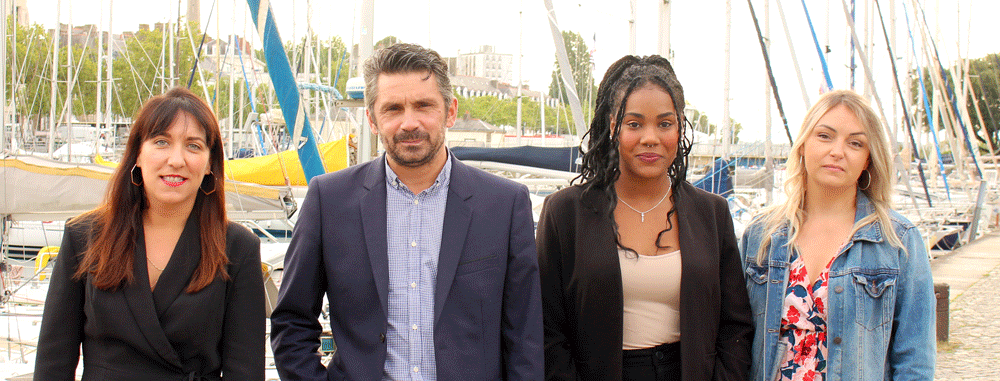 equipe_au_petit_bureau_finances_port